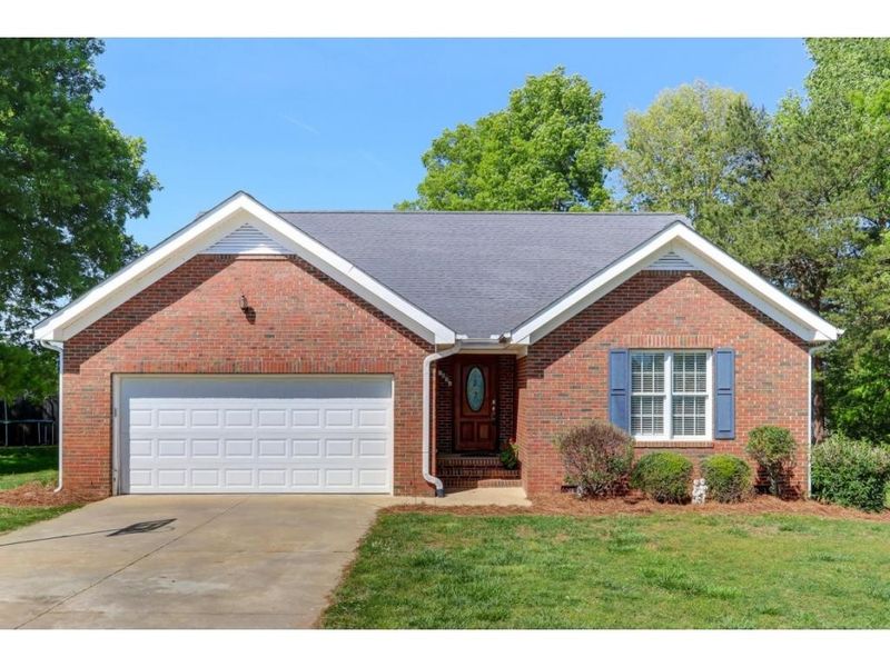 1004 Oakridge, Burlington, NC 27217