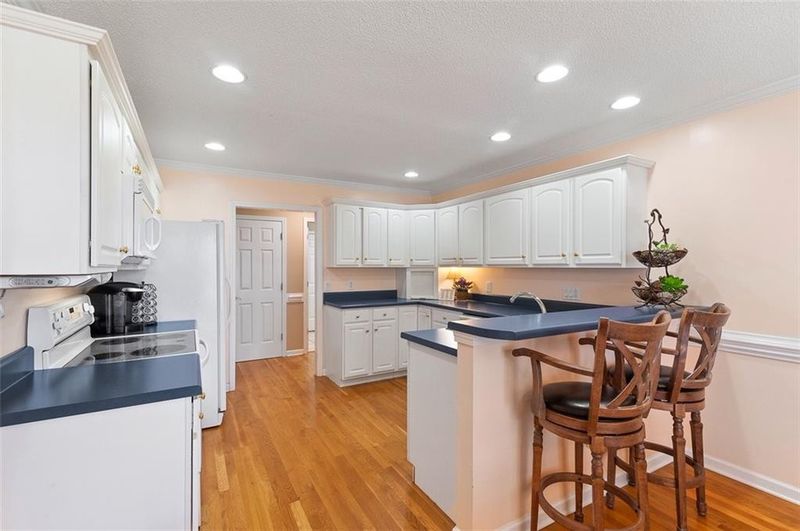 1004 Oakridge Ct, Burlington, NC 27217