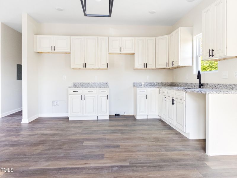 1004 Rauhut St, Burlington, NC 27217