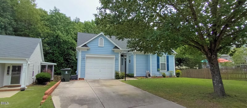 1004 Starkland Way, Holly Springs, NC 27540