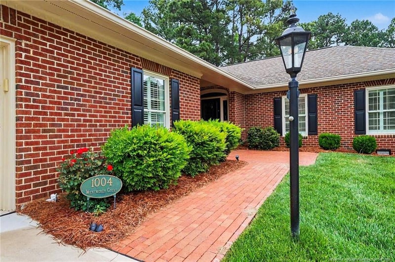 1004 Wentworth Ct, Sanford, NC 27330