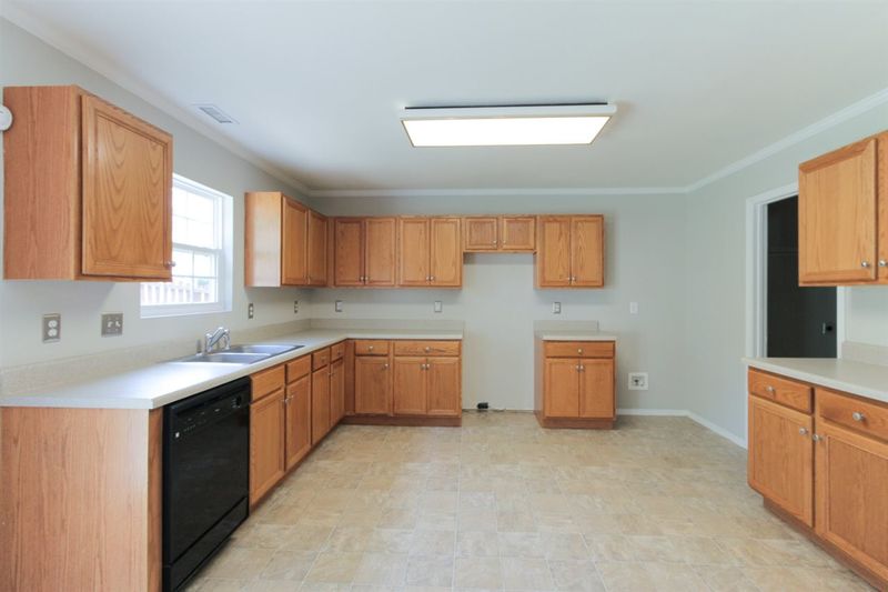 1005 Breeze Ln, Clayton, NC 27520