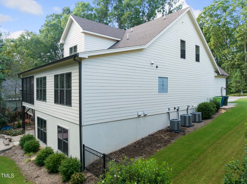 1005 Collins Dr, Raleigh, NC 27609