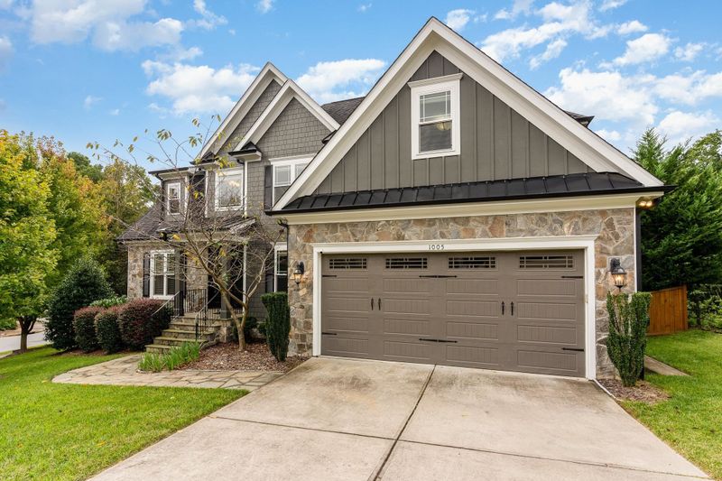 1005 Ivy Ln, Raleigh, NC 27609