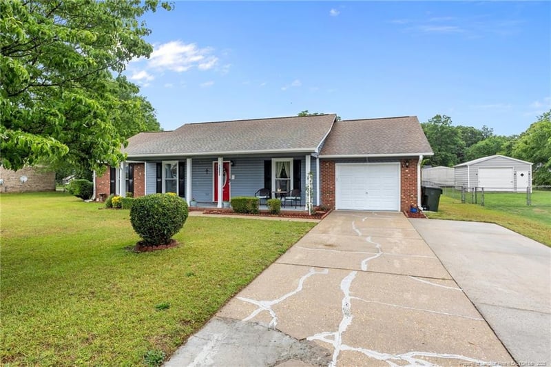 1005 Oakstone Dr, Fayetteville, NC 28314