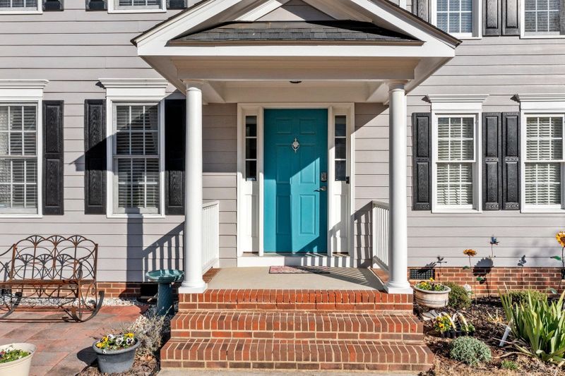 1005 Overcliff Dr, Apex, NC 27502