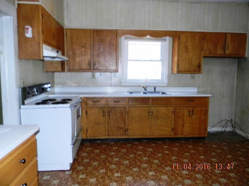1005 Plaid St, Burlington, NC 27215