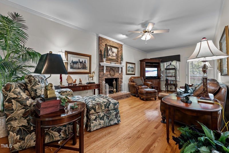 1005 Stuart Dr, Mebane, NC 27302