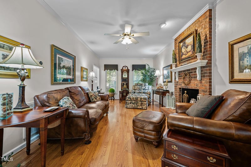 1005 Stuart Dr, Mebane, NC 27302