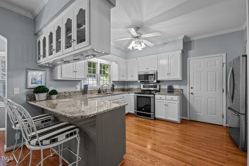 1005 Stuart Dr, Mebane, NC 27302