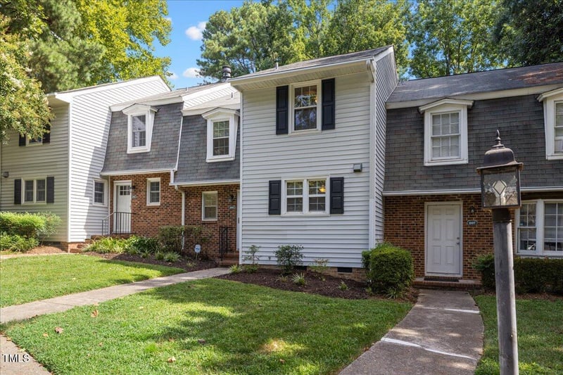 1005 Surrey Ct, Cary, NC 27511