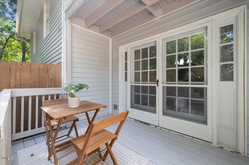 1005 Surrey Ct, Cary, NC 27511