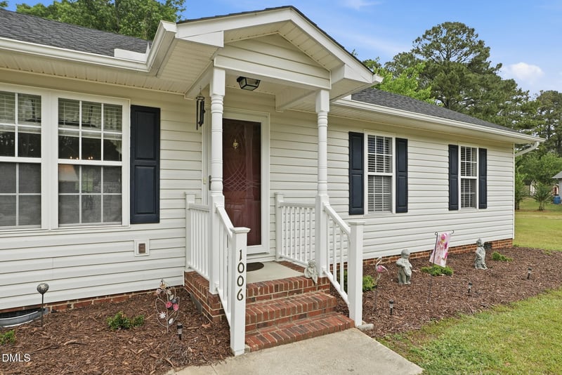 1006 6th St, Lillington, NC 27546