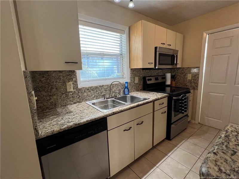 1006 Brookhollow Dr #1, Fayetteville, NC 28314