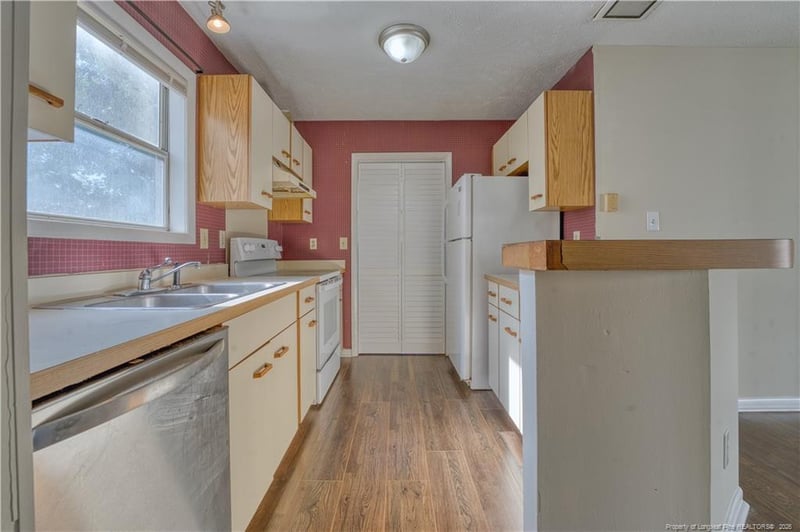 1006 Brookhollow Dr #7, Fayetteville, NC 28314