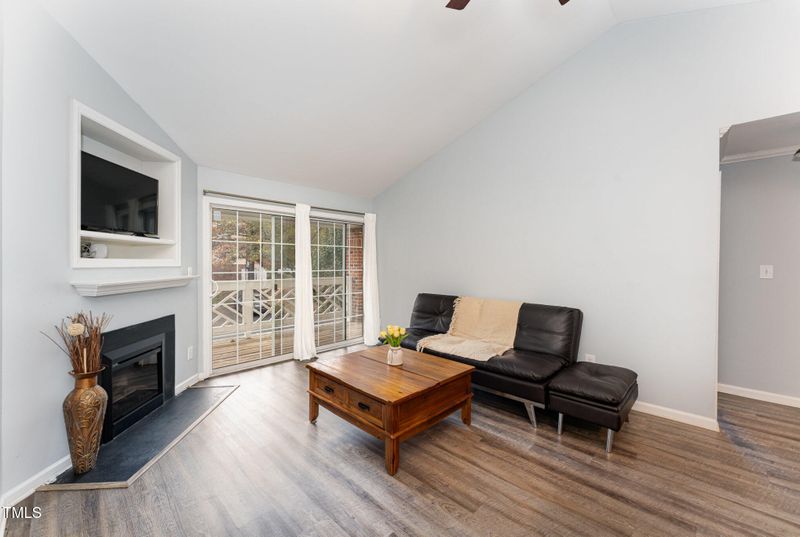1006 Kingswood Dr #E, Chapel Hill, NC 27517