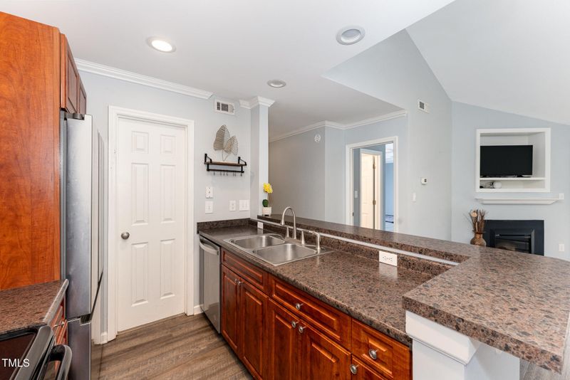 1006 Kingswood Dr #E, Chapel Hill, NC 27517