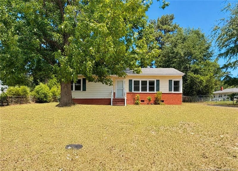 1006 Sandalwood Dr, Fayetteville, NC 28304
