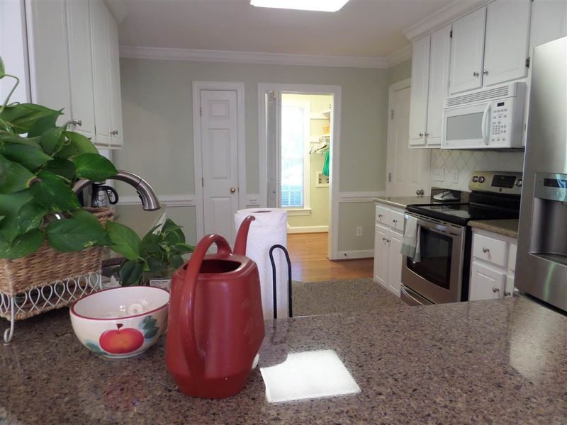 1006 Thorncroft Ln, Apex, NC 27502
