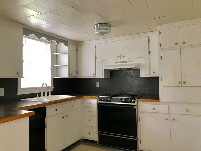 1007 Chub Lake Rd, Roxboro, NC 27573