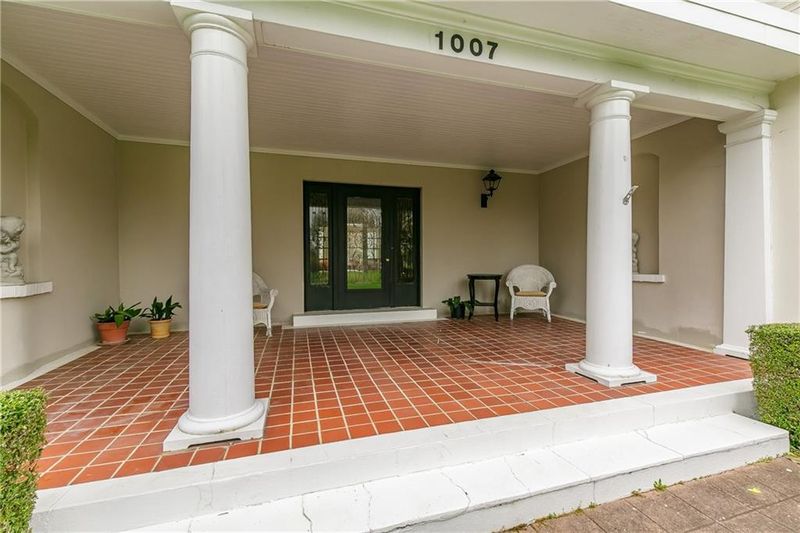 1007 W Davis St, Burlington, NC 27215