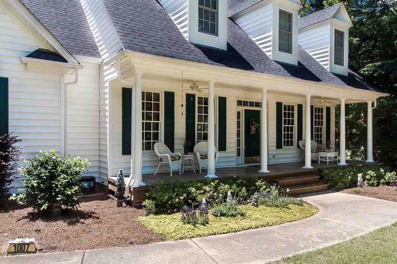 1007 Devonhurst Ct, Apex, NC 27502