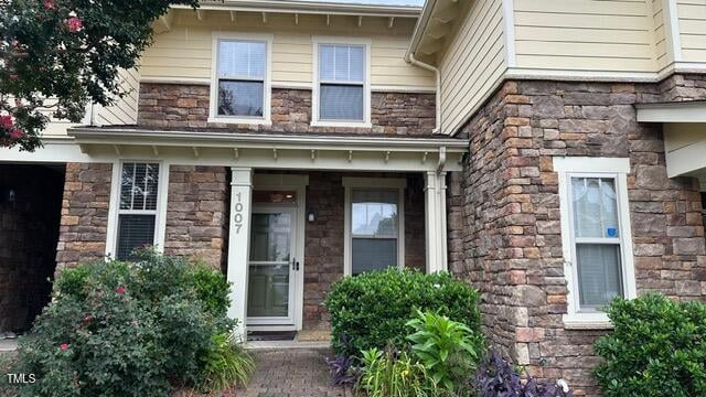 1007 Freeport Dr, Cary, NC 27519