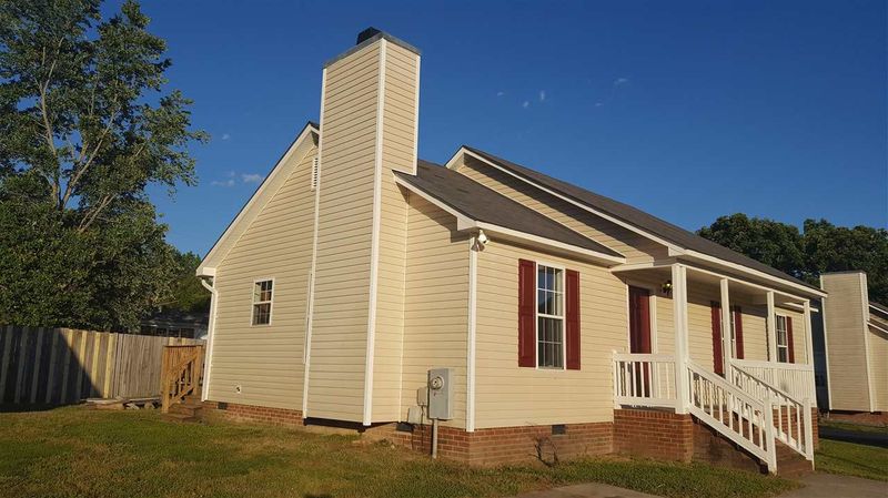 1007 Laurel Leaf Rd, Zebulon, NC 27597