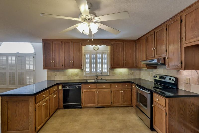 1007 Panther Ct, Hillsborough, NC 27278
