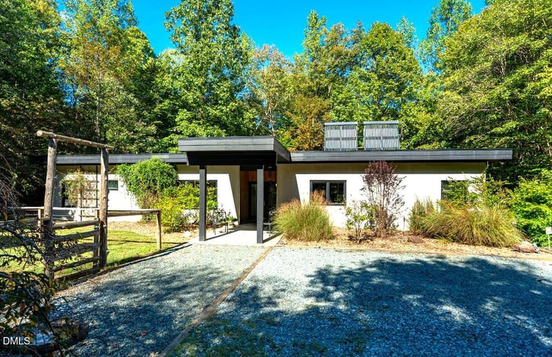 1007 Reaves Dr, Chapel Hill, NC 27516