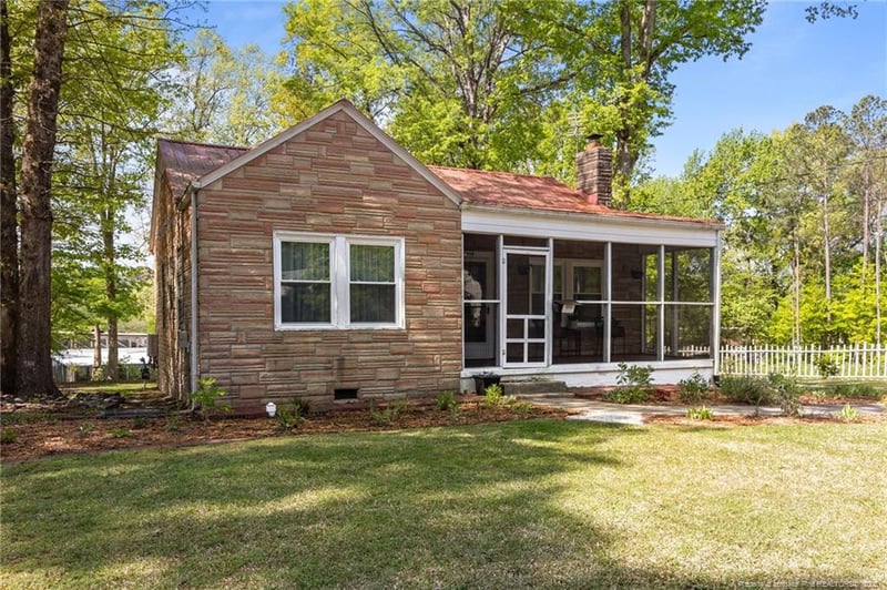 1008 S 7th St, Sanford, NC 27330