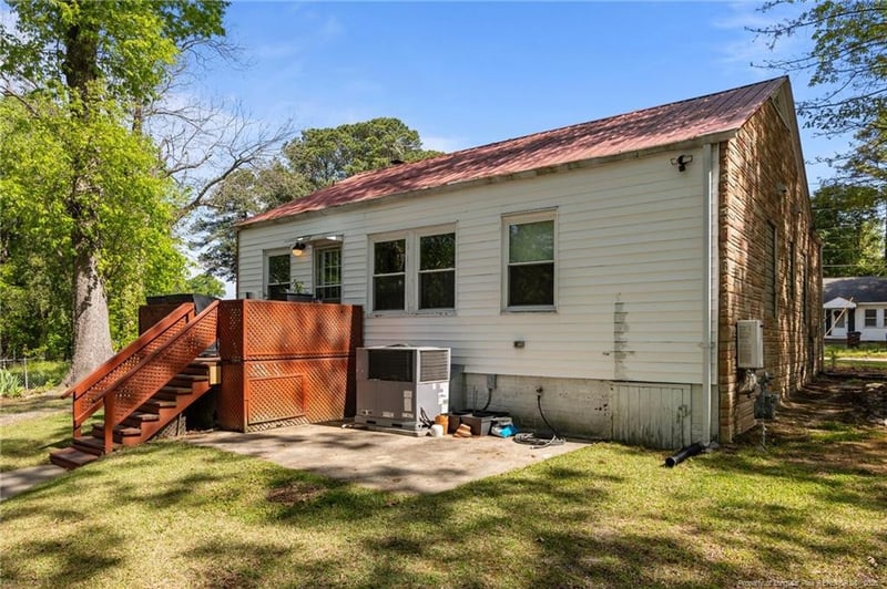1008 S 7th St, Sanford, NC 27330