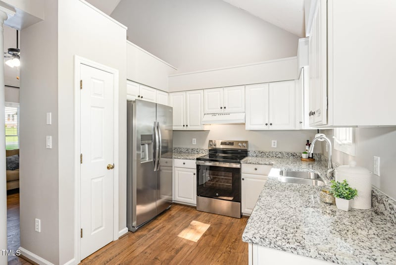 1008 Alderleaf Dr, Fuquay Varina, NC 27526