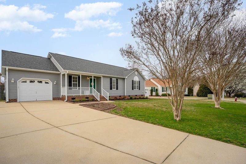 1008 Barnfield Ct, Fuquay Varina, NC 27526