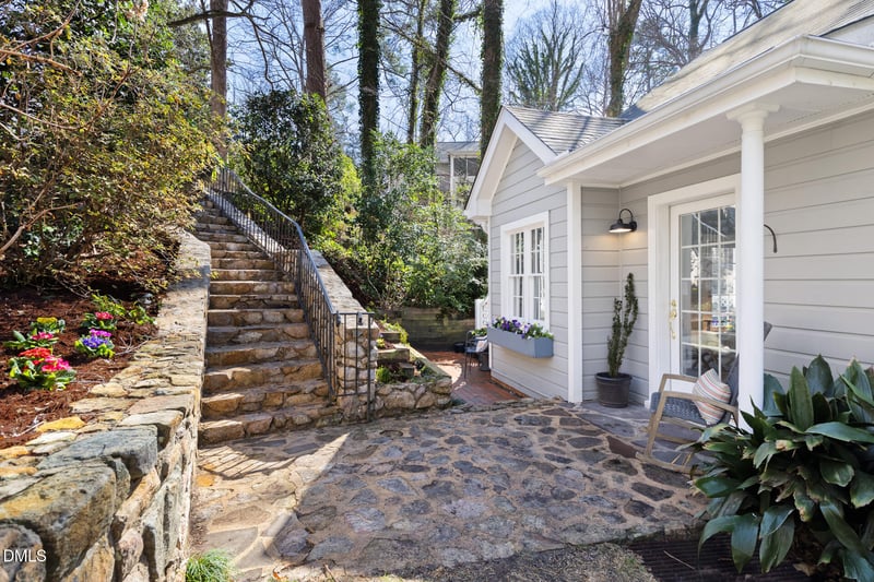 1008 Dawes St, Chapel Hill, NC 27516