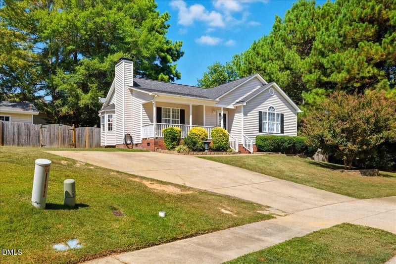 1008 Fieldhaven Dr, Fuquay Varina, NC 27526