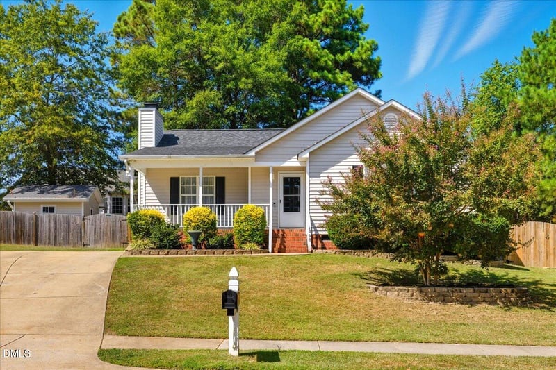 1008 Fieldhaven Dr, Fuquay Varina, NC 27526