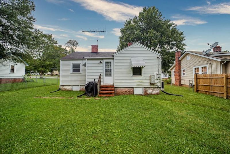 1008 Garfield Rd, Burlington, NC 27215
