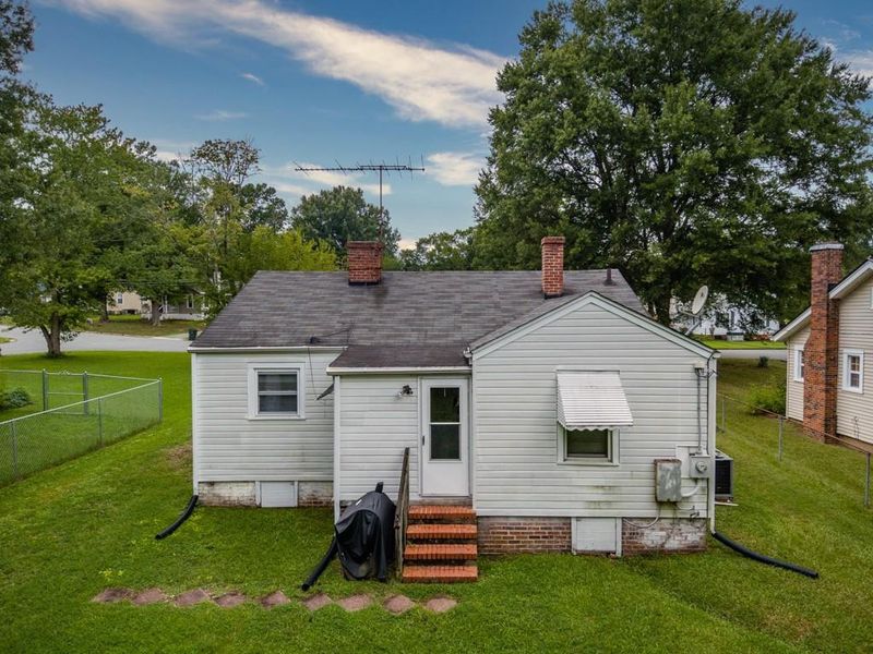 1008 Garfield Rd, Burlington, NC 27215