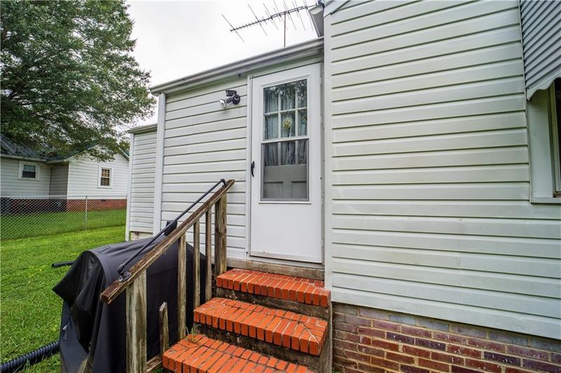 1008 Garfield Rd, Burlington, NC 27215