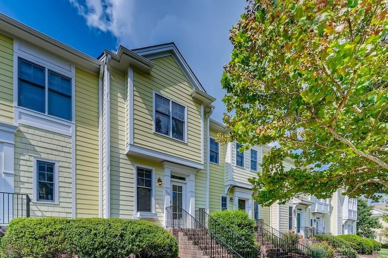 1008 Highgrove Dr, Chapel Hill, NC 27516