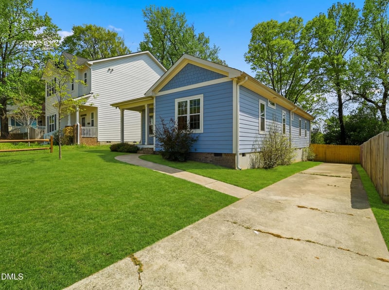 1008 Holloway St, Durham, NC 27701