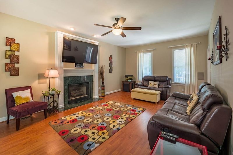 1008 Mellonsbury Dr, Apex, NC 27502