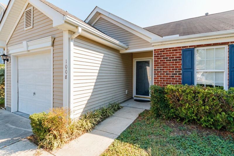 1008 Penncross Dr, Raleigh, NC 27610