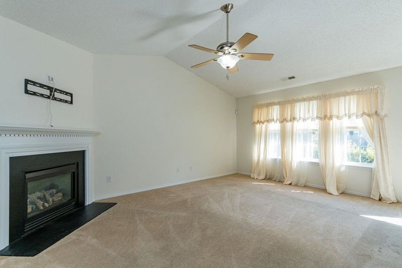1008 Penncross Dr, Raleigh, NC 27610