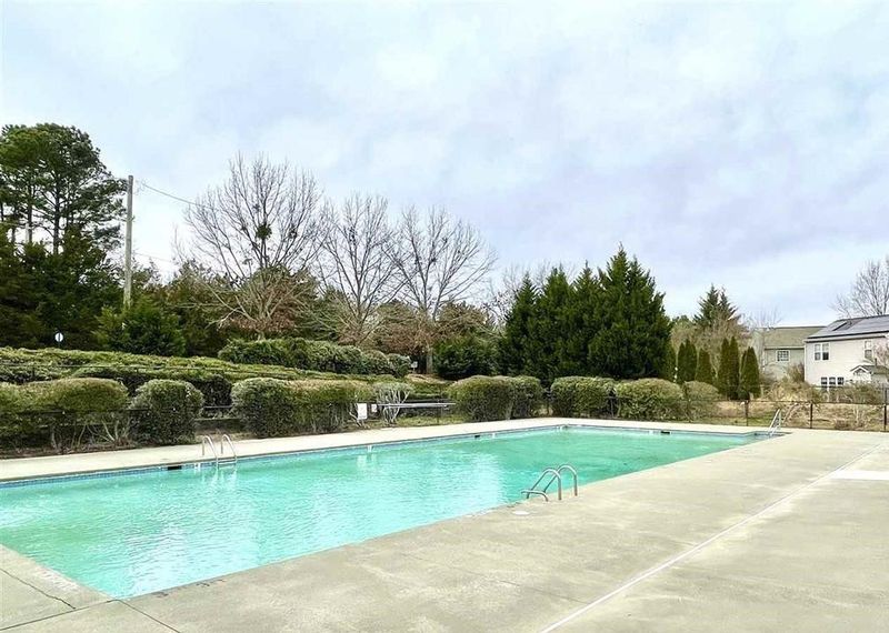 1008 Penncross Dr, Raleigh, NC 27610