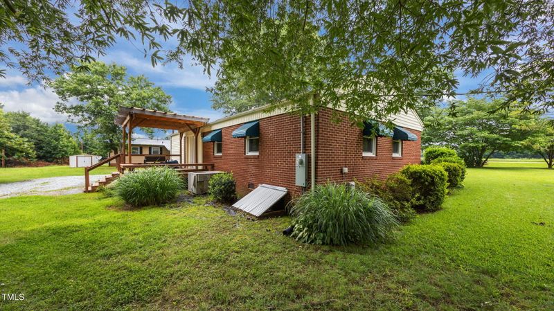 1008 Roxboro St, Haw River, NC 27258