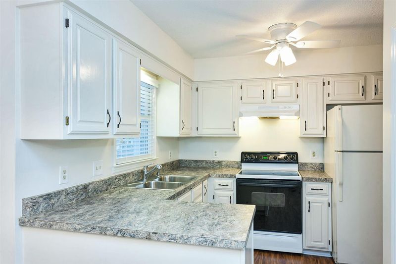 1008 Royal Hunt Ct, Apex, NC 27502