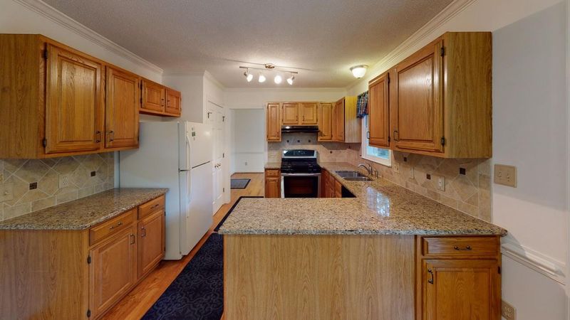 1008 St Helena Pl, Apex, NC 27502