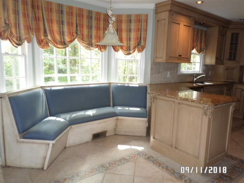 1008 Sturbridge Dr, Durham, NC 27713